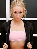 12 Fotos von Sophia (20) aus Hannover